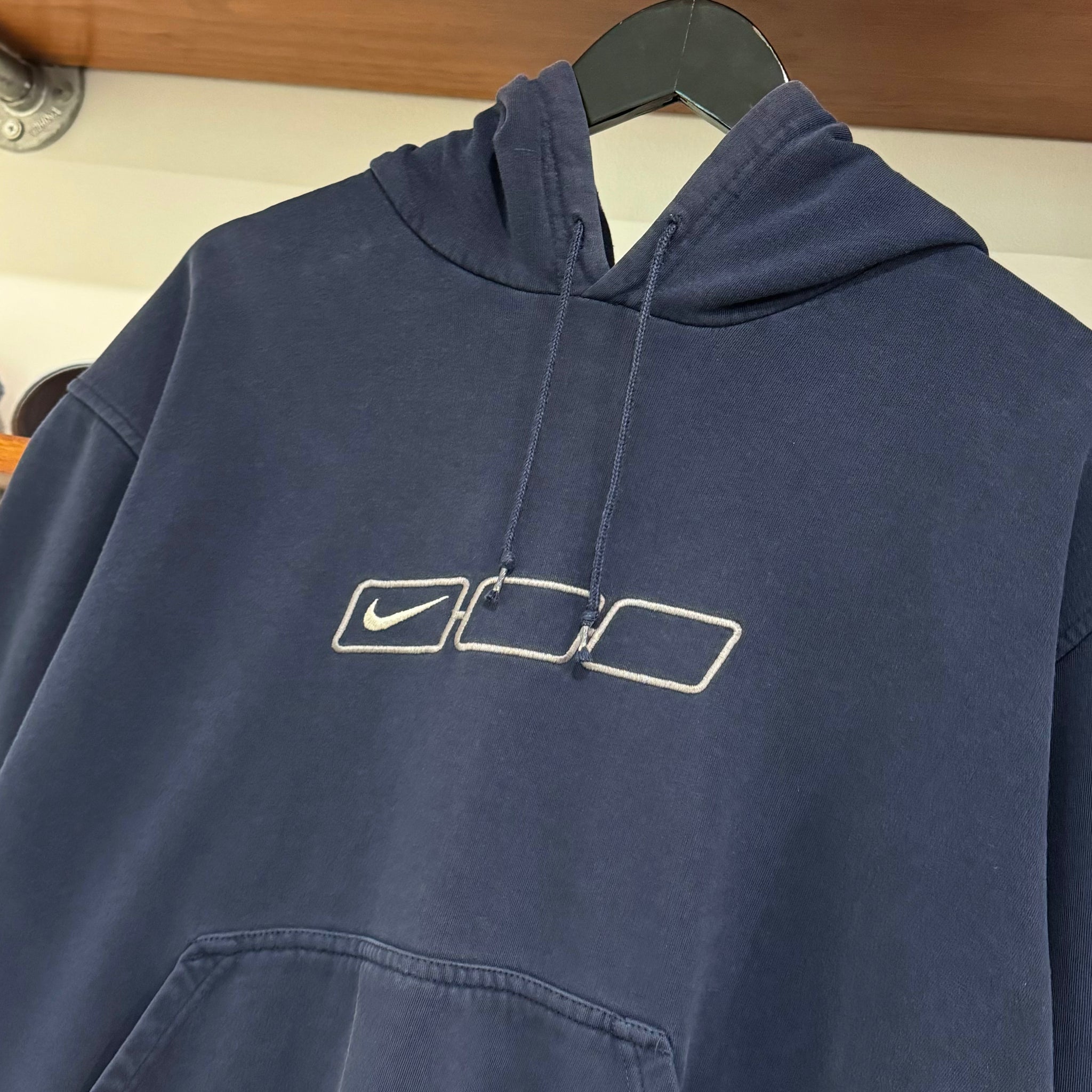 2000'S NIKE EMBROIDERED GRAPHIC HOODIE - L