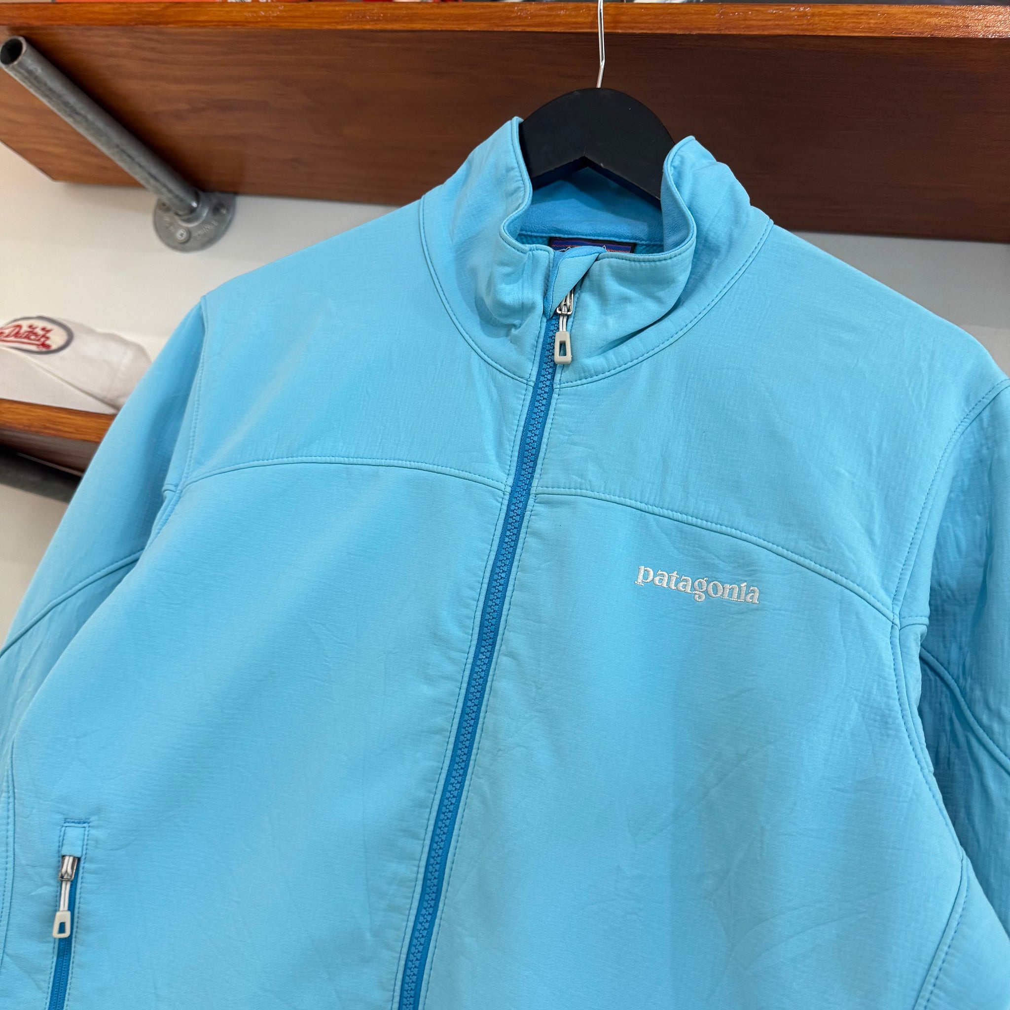 2010'S WOMENS PATAGONIA EMBROIDERED JACKET - L
