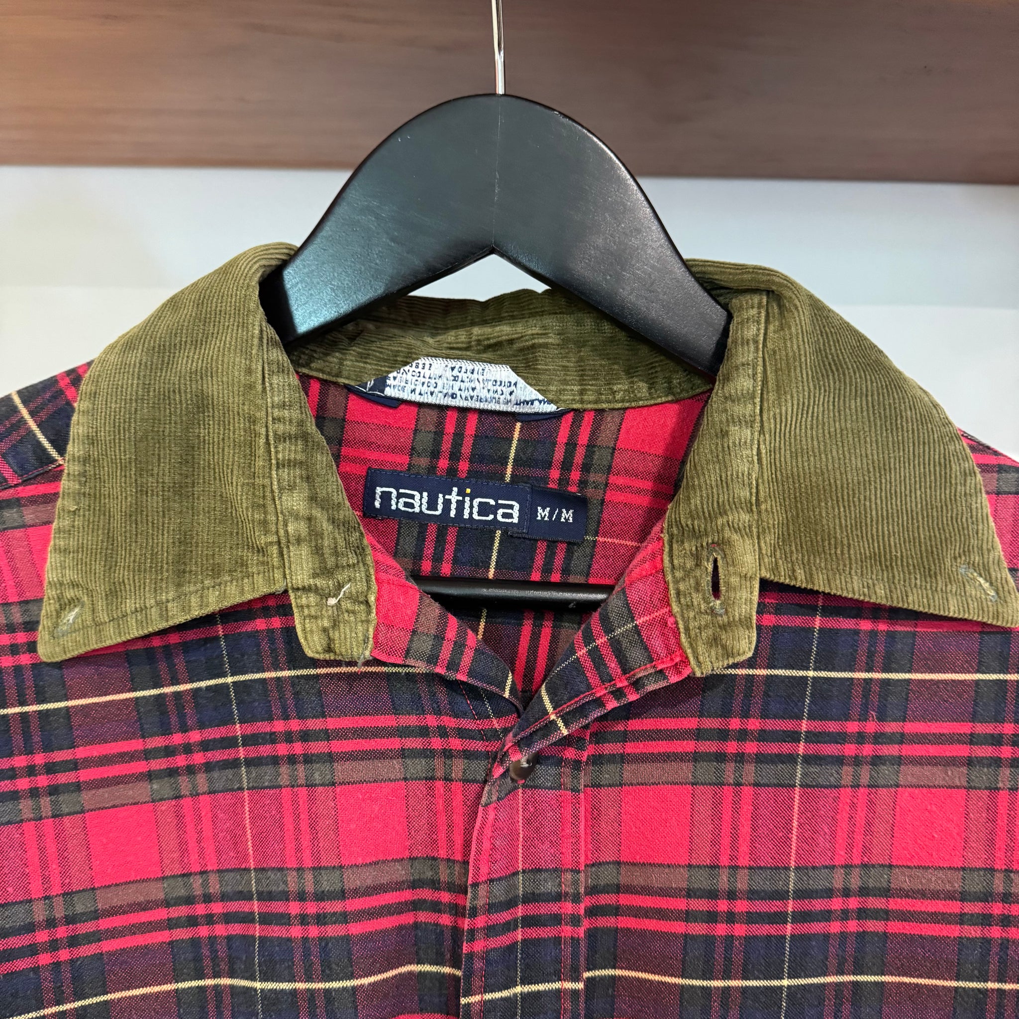 1990'S NAUTICA PLAID BUTTON-UP - L
