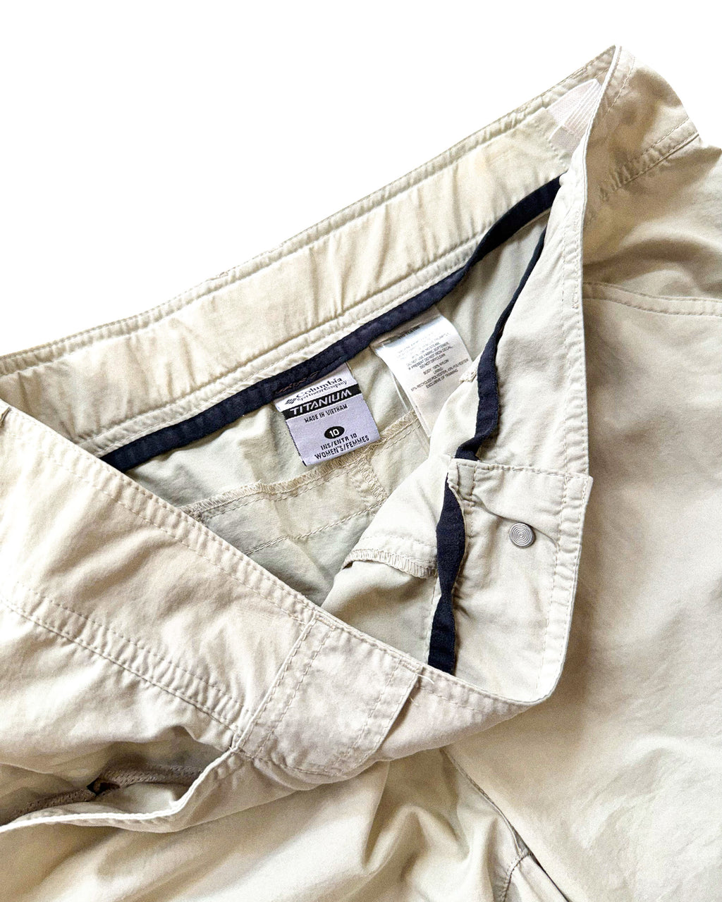 2000'S COLUMBIA TITANIUM CARGO SHORTS - 32