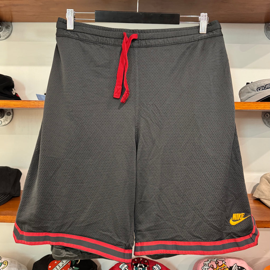 2000'S NIKE BASKETBALL SHORTS - 32