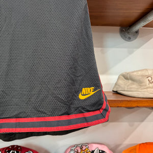 2000'S NIKE BASKETBALL SHORTS - 32