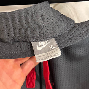 2000'S NIKE BASKETBALL SHORTS - 32