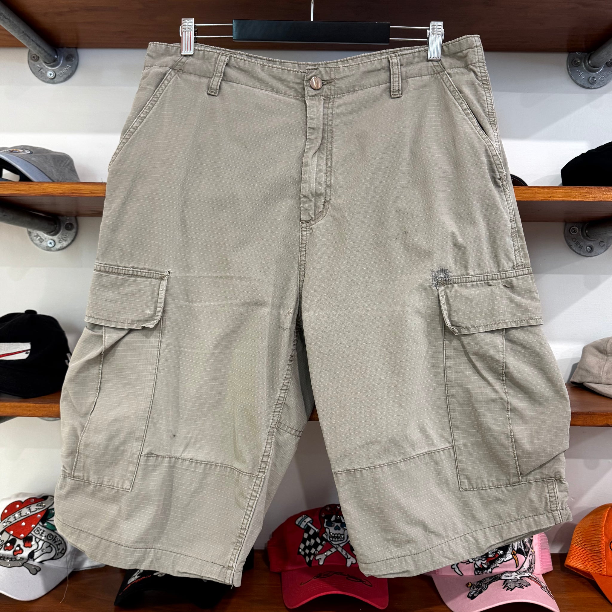 2000'S CARHARTT CARGO SHORTS - 36
