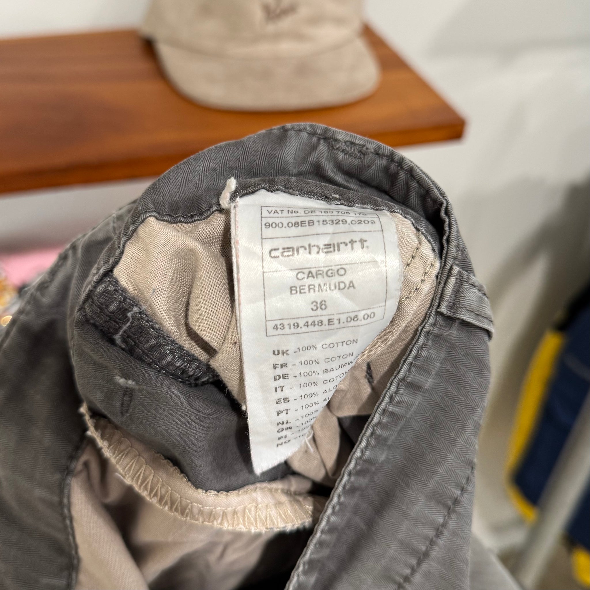 2000'S CARHARTT CARGO SHORTS - 38