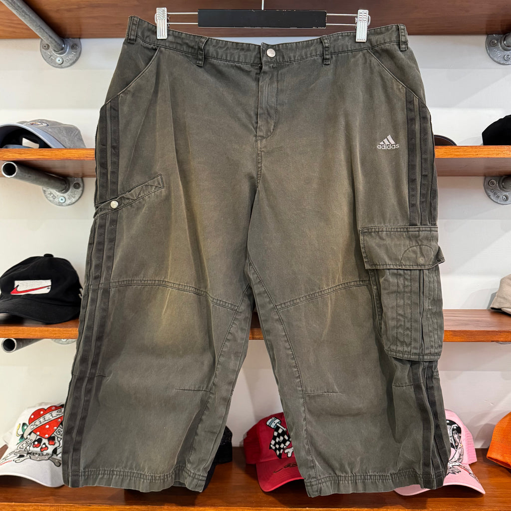 2002 ADIDAS 3/4 LENGTH CARGO SHORTS - 35