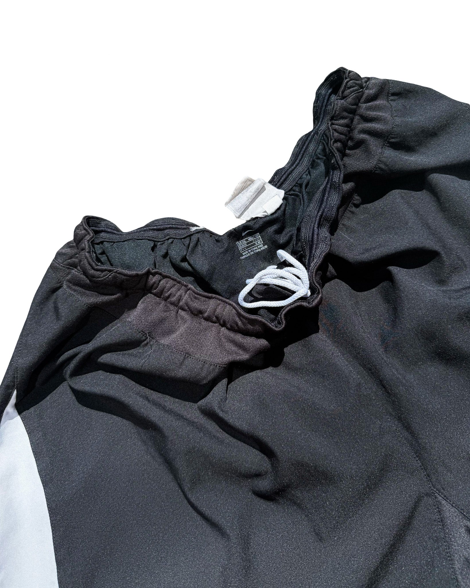 2000'S NIKE MANCHESTER UNITED F.C TRAINING SHORTS - 32