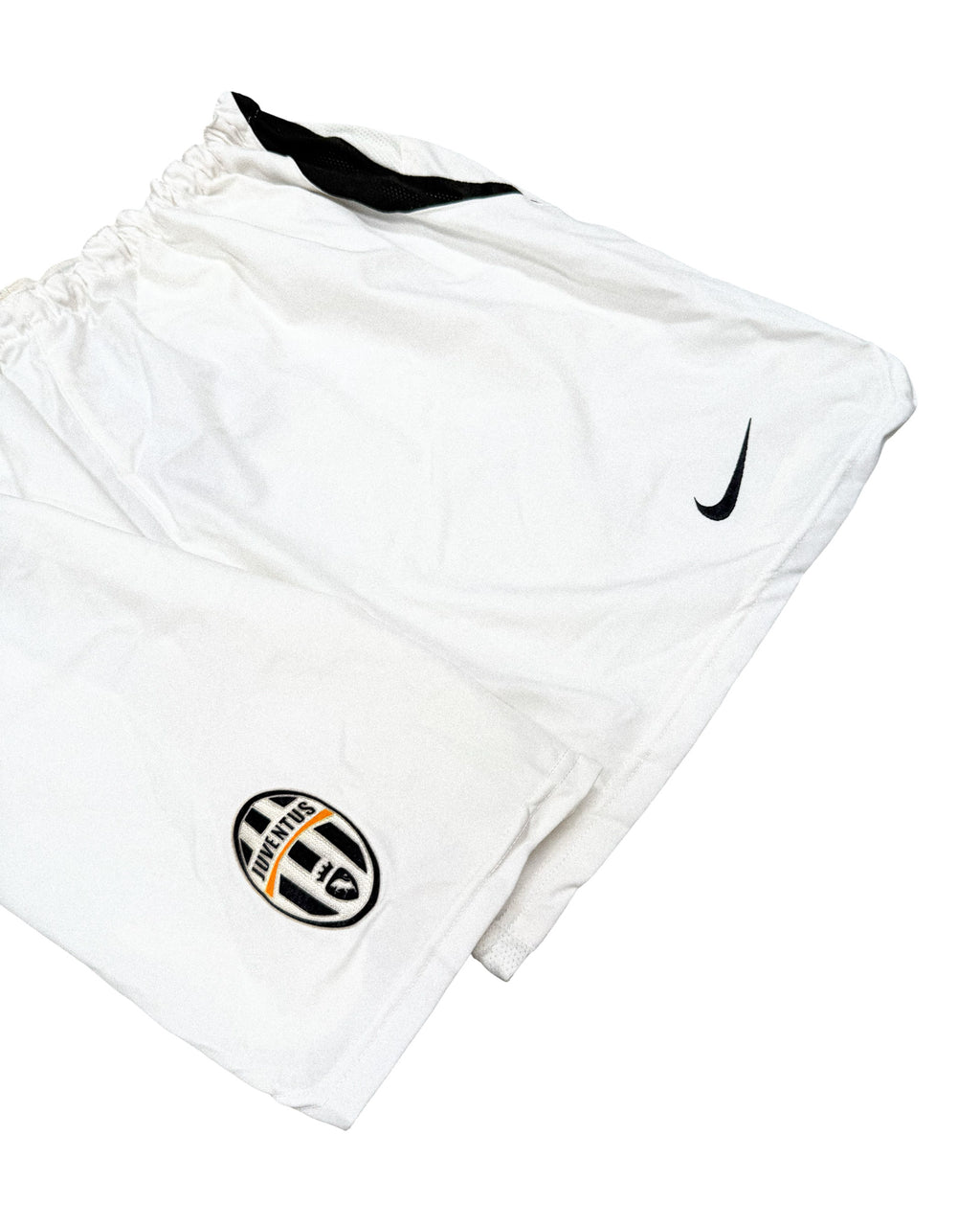 2000'S NIKE JUVENTUS F.C TRAINING SHORTS - 32