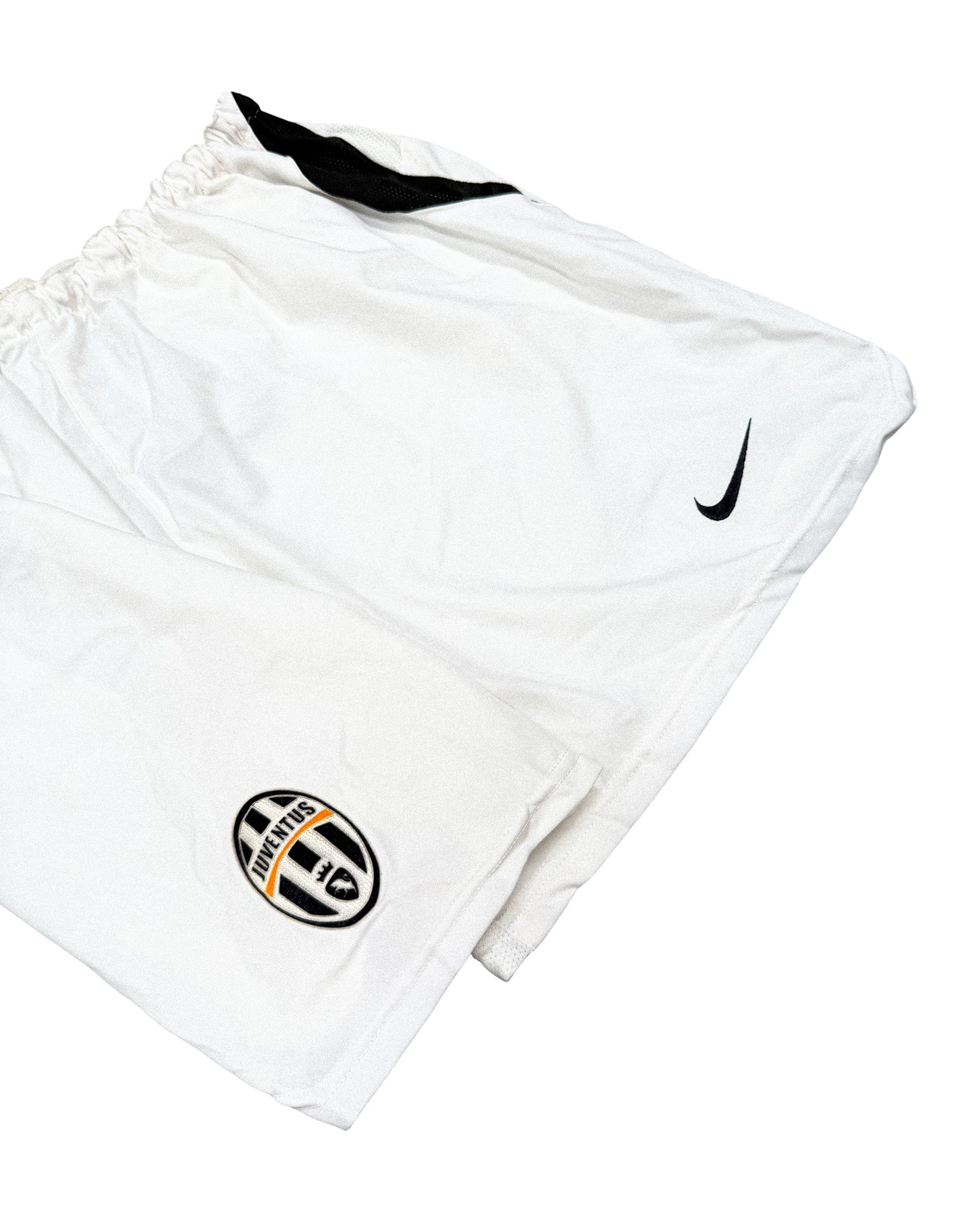 2000'S NIKE JUVENTUS F.C TRAINING SHORTS - 32