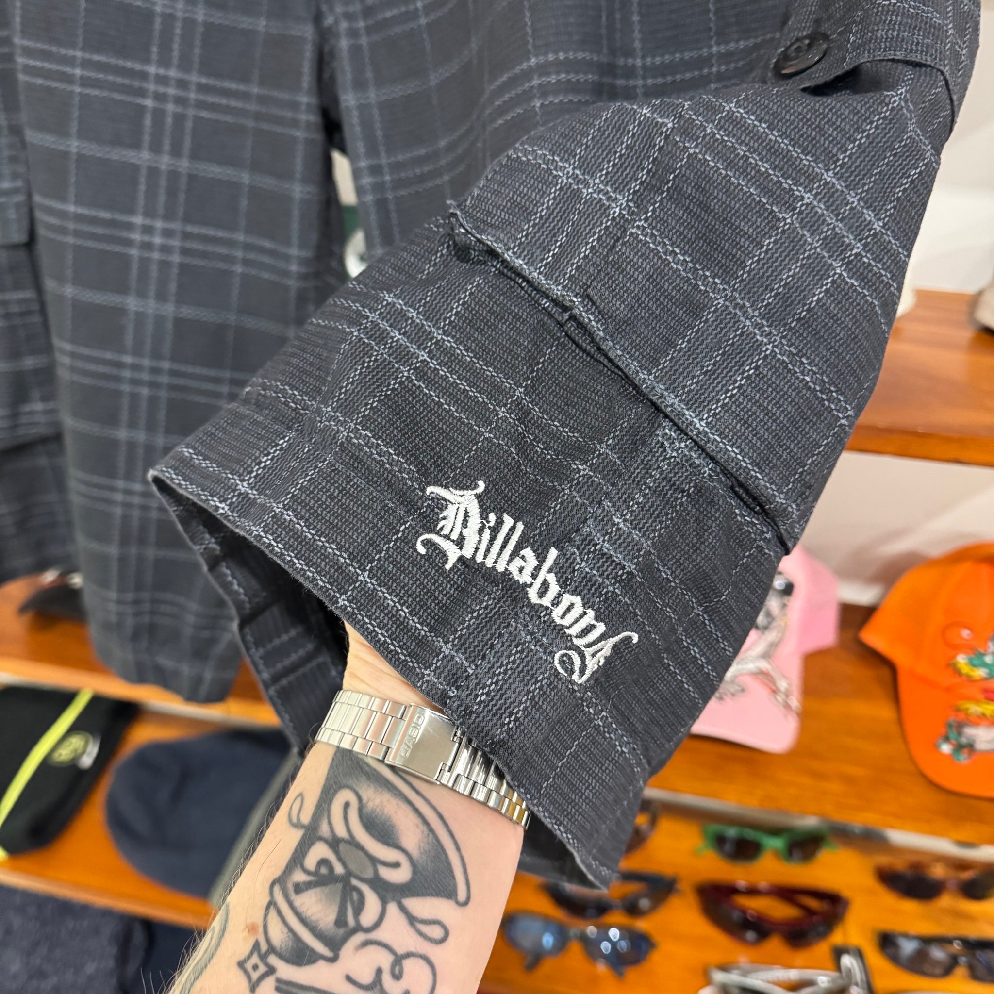 2000'S BILLABONG EMBROIDERED PLAID CARGO SHORTS - 40