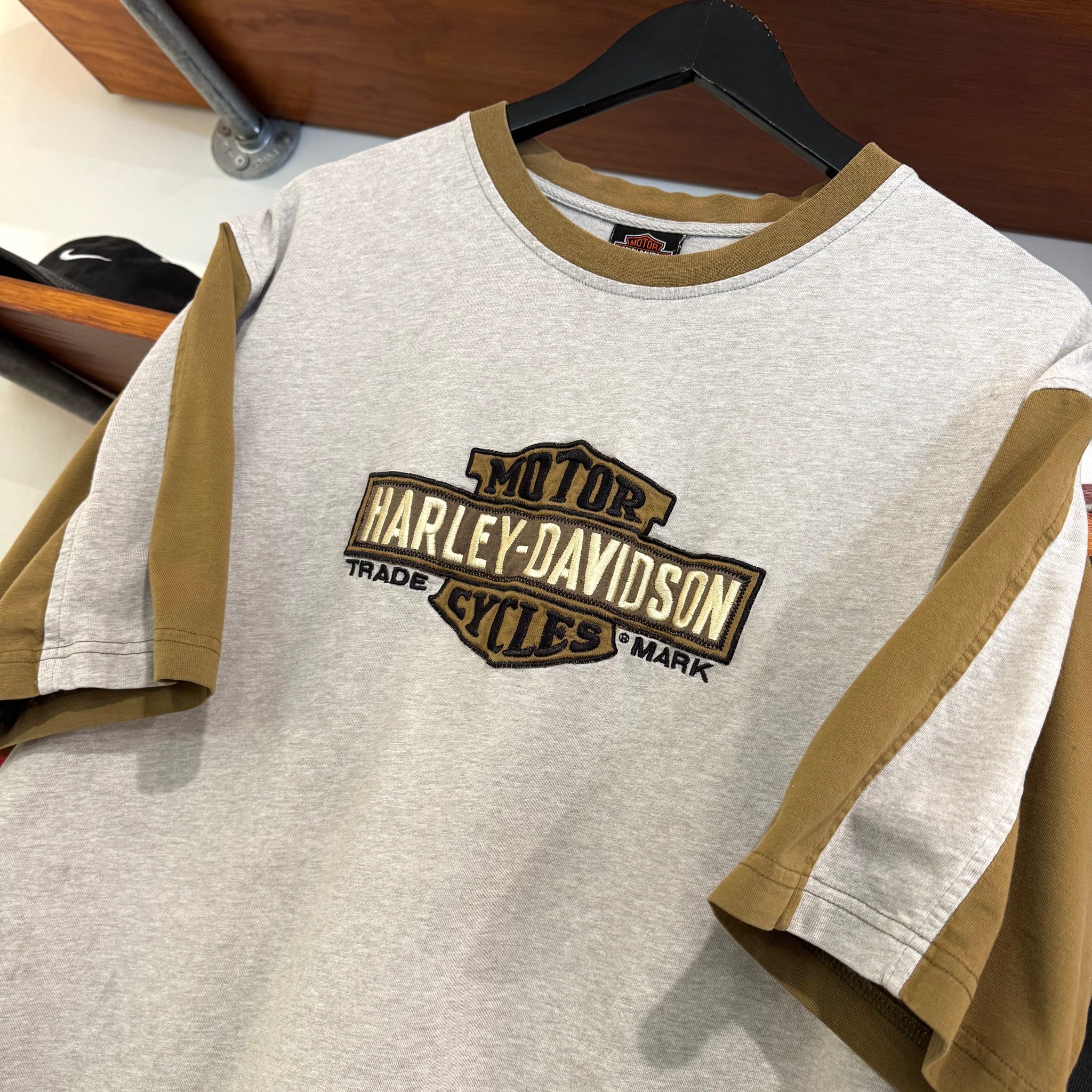 2000'S HARLEY DAVIDSON EMBROIDERED TEE - L
