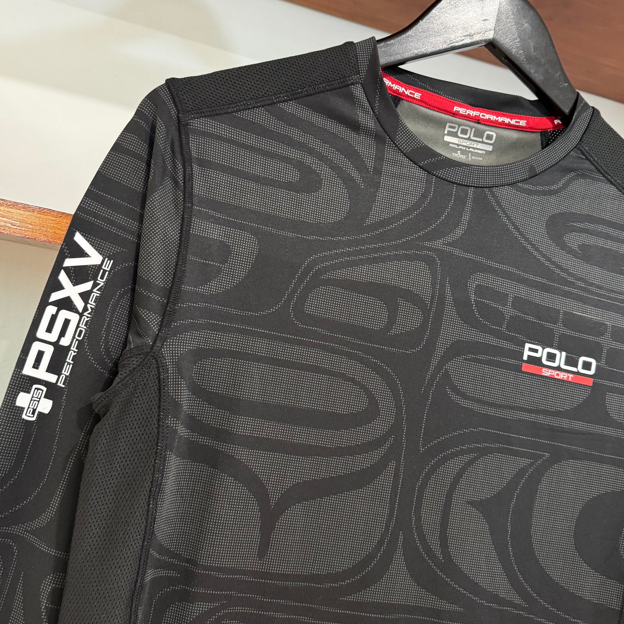 2010'S RALPH LAUREN POLO SPORT GRAPHIC COMPRESSION TOP - S/M