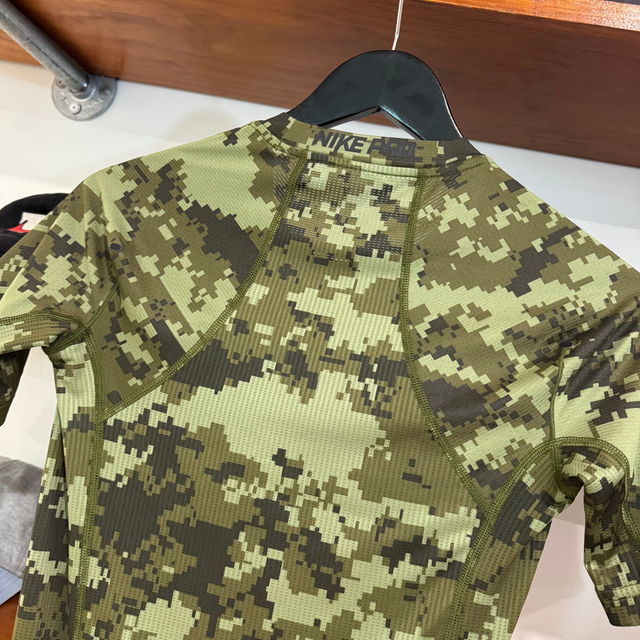 2010'S NIKE DIGITAL CAMO COMPRESSION TOP - S
