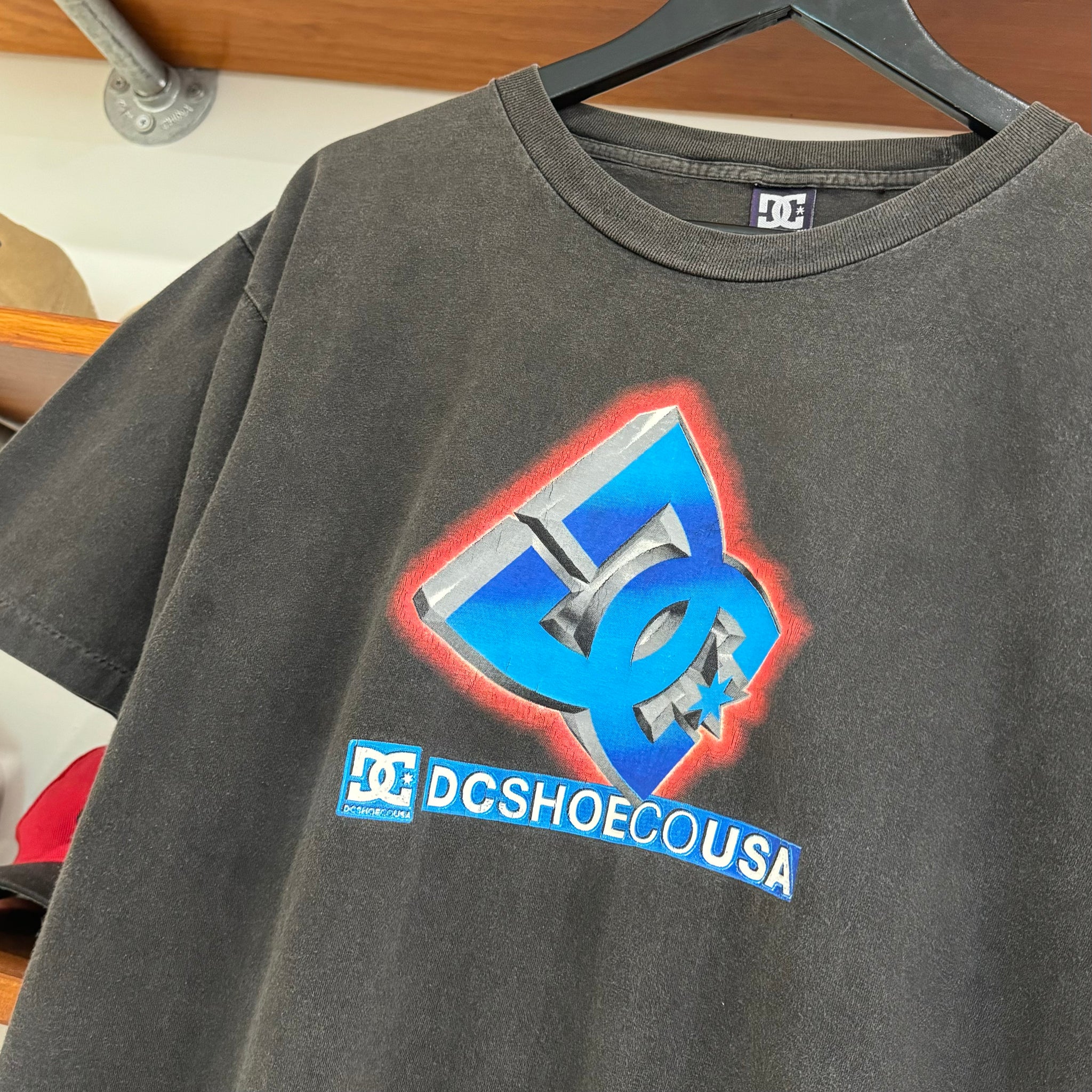 2000'S DC SKATEBOARDS GRAPHIC TEE - M