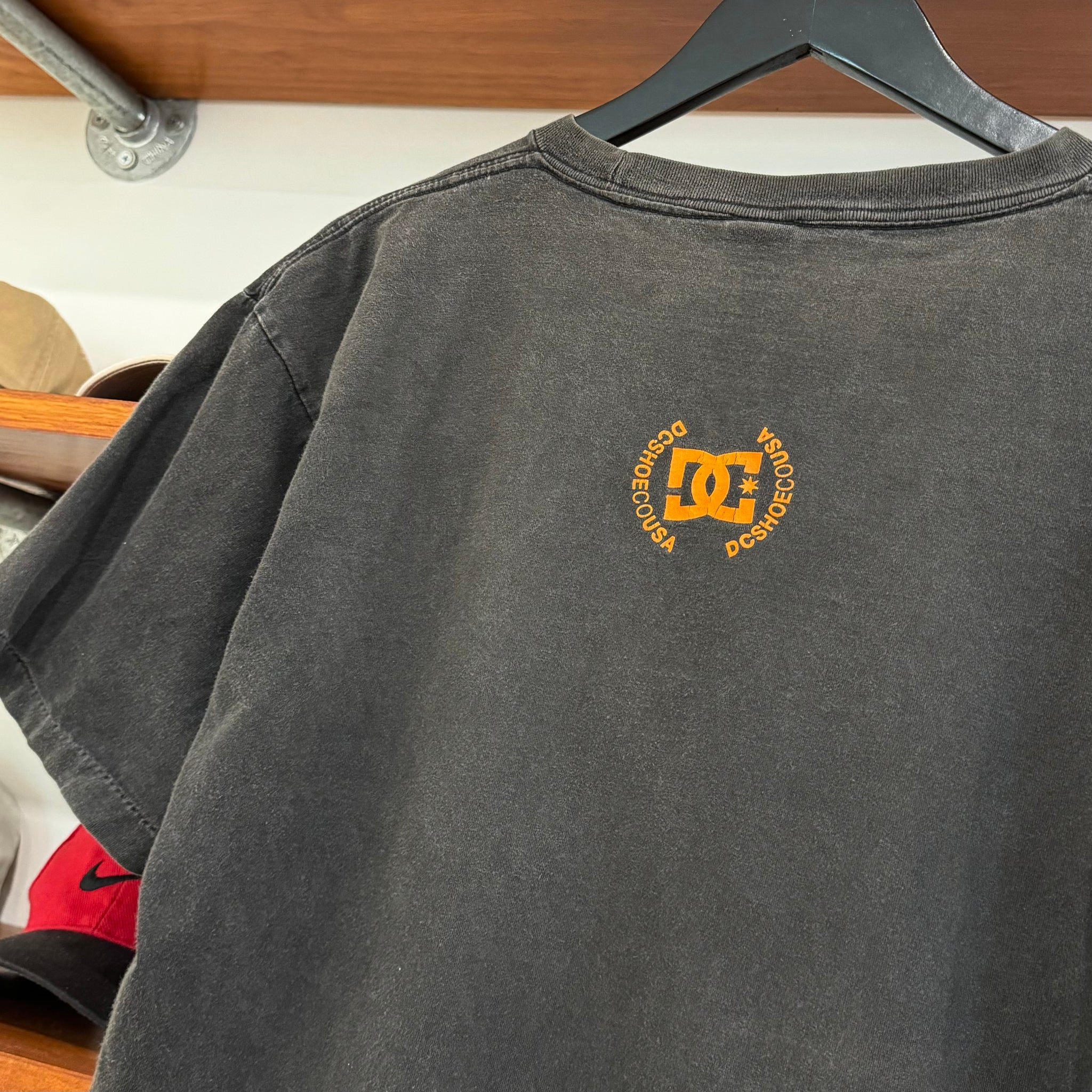 2000'S DC SKATEBOARDS GRAPHIC TEE - M