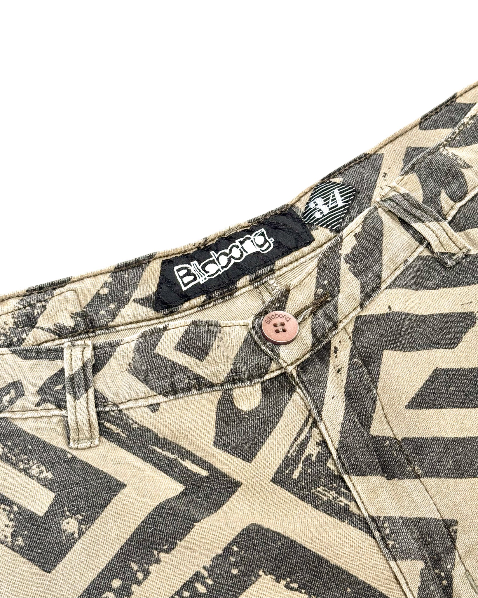 2000'S BILLABONG CAMO CARGO SHORTS - 34