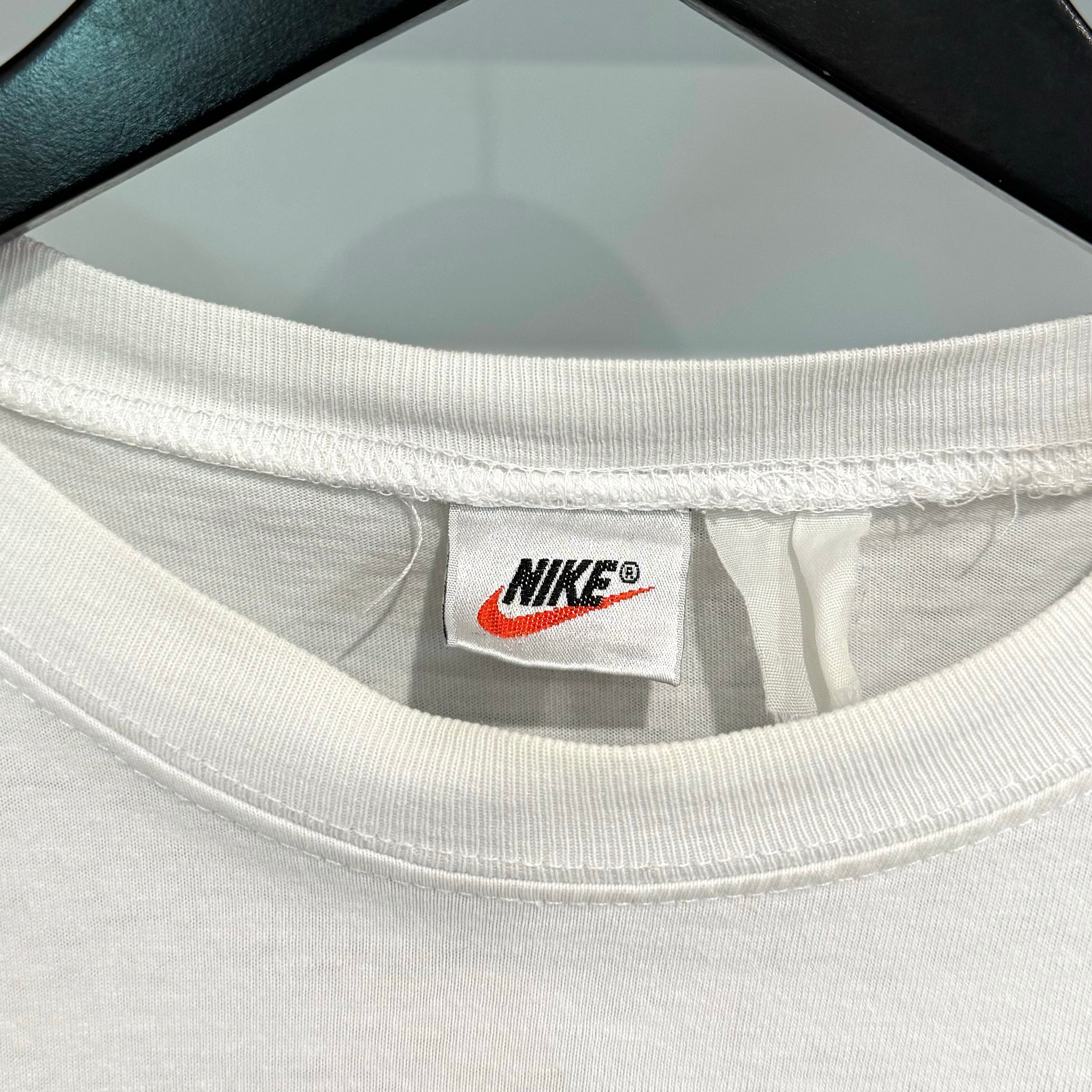 1990'S NIKE SWOOSH GRAPHIC TEE - S/M