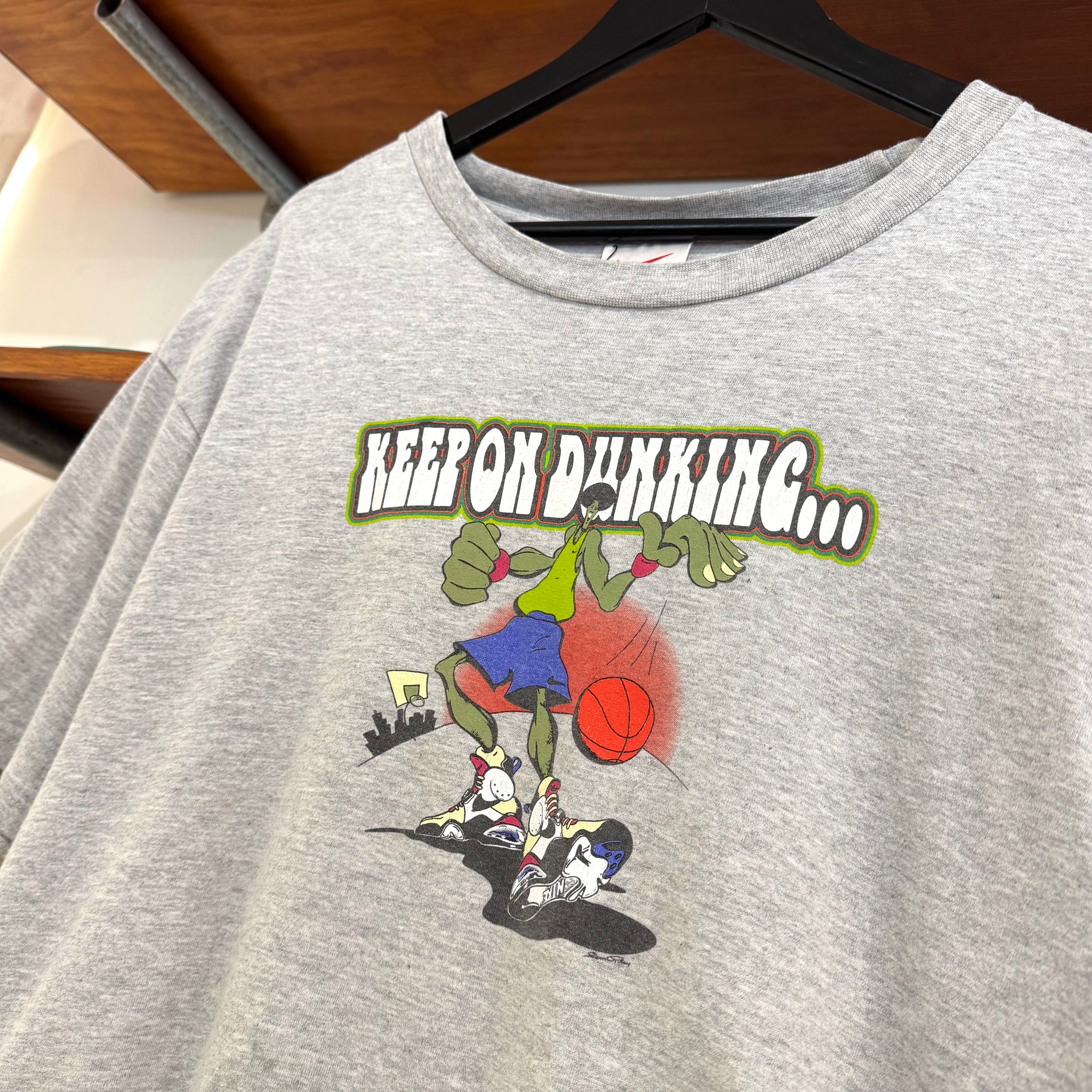 1990'S NIKE 'KEEP ON DUNKING' BASKETBALL TEE - L
