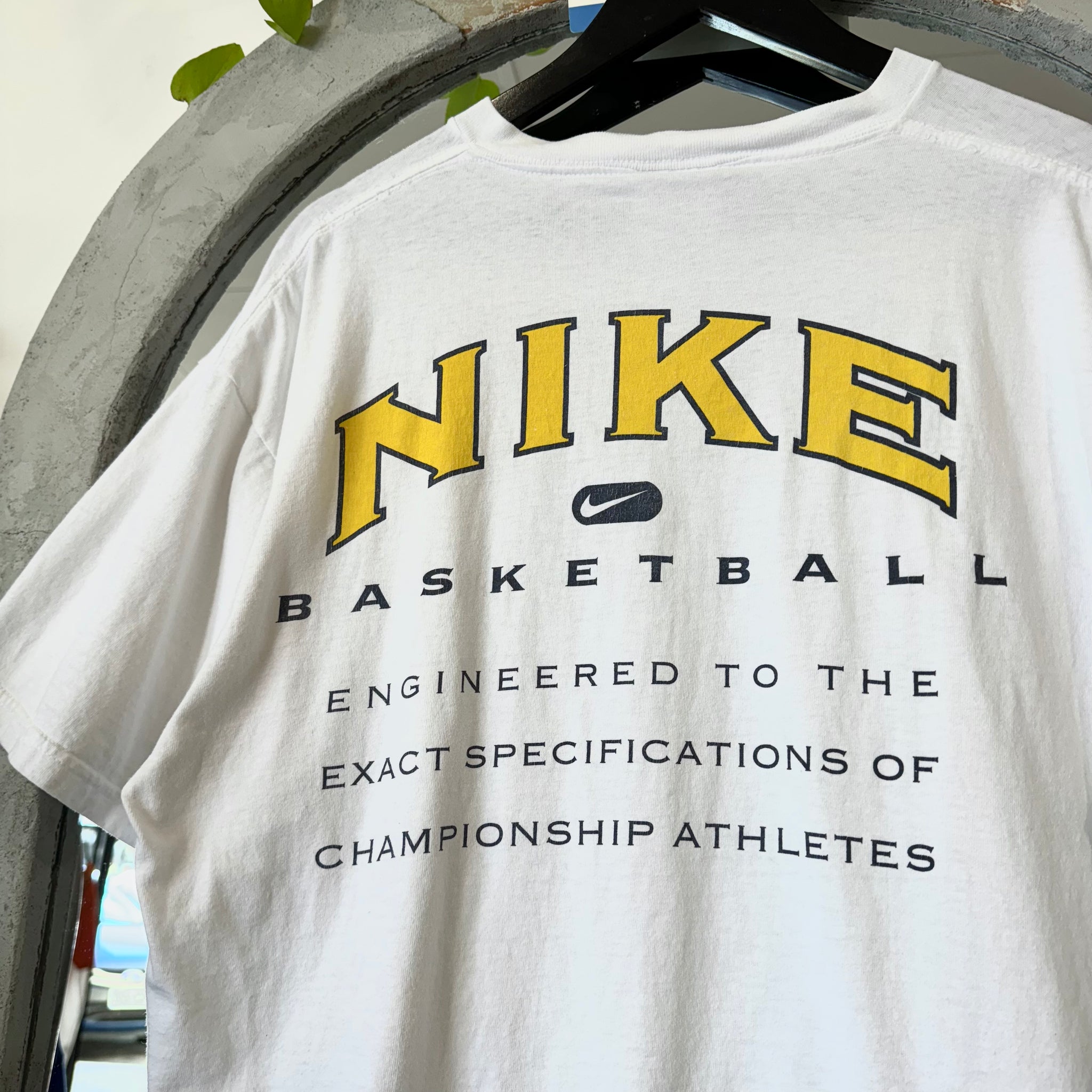 1990'S NIKE BASKETBALL GRAPHIC T-SHIRT - L