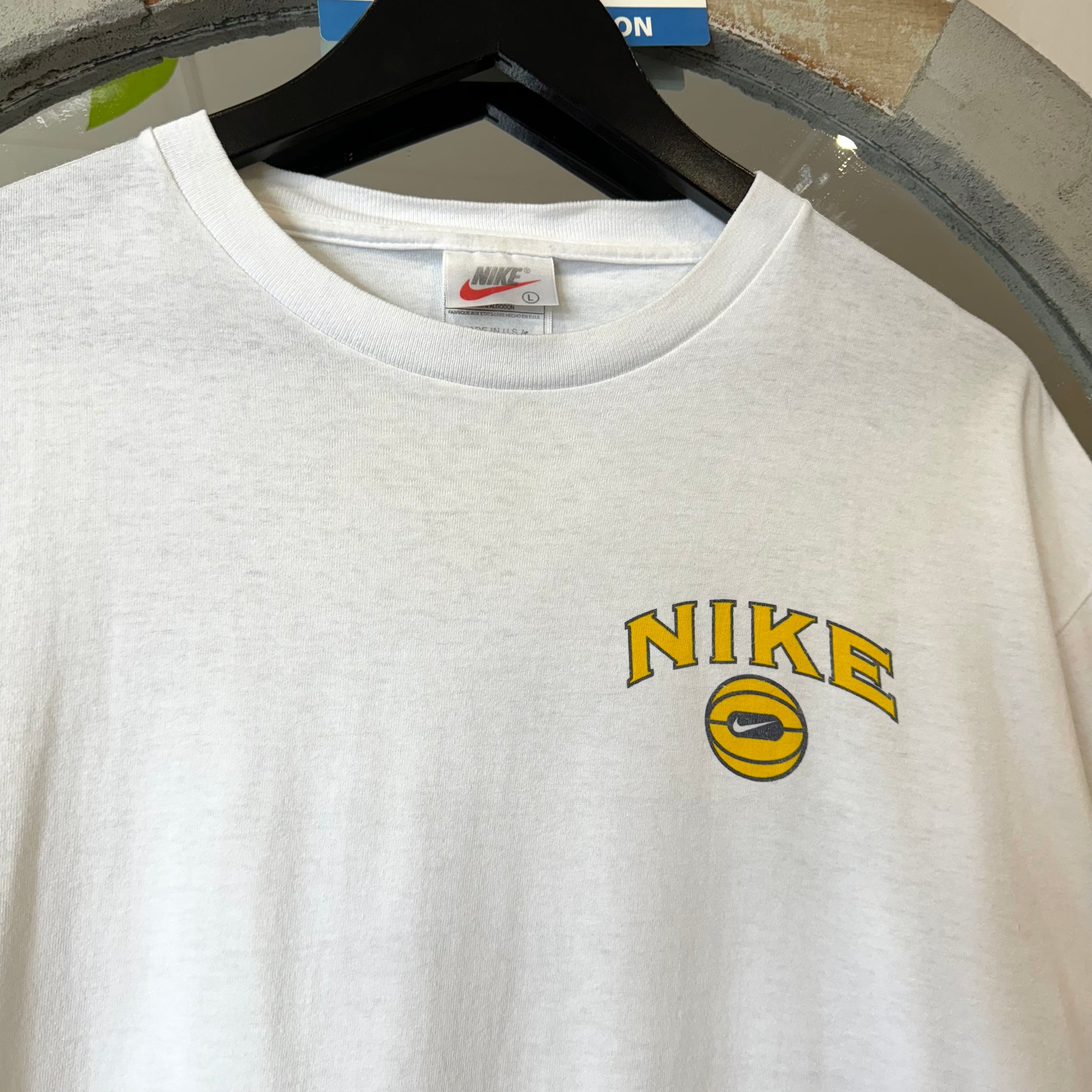 1990'S NIKE BASKETBALL GRAPHIC T-SHIRT - L