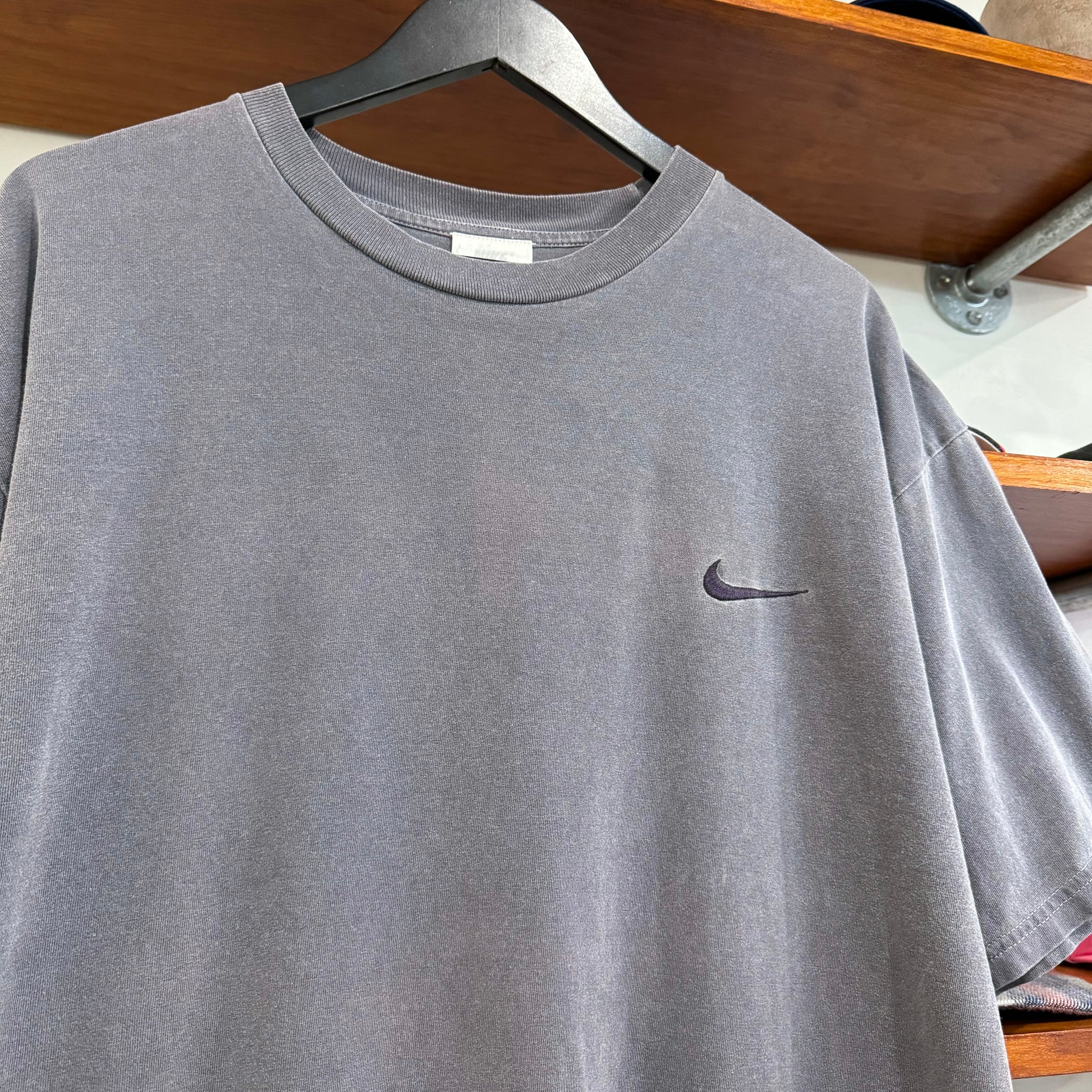 1990'S NIKE SWOOSH EMBROIDERED TEE - L/XL