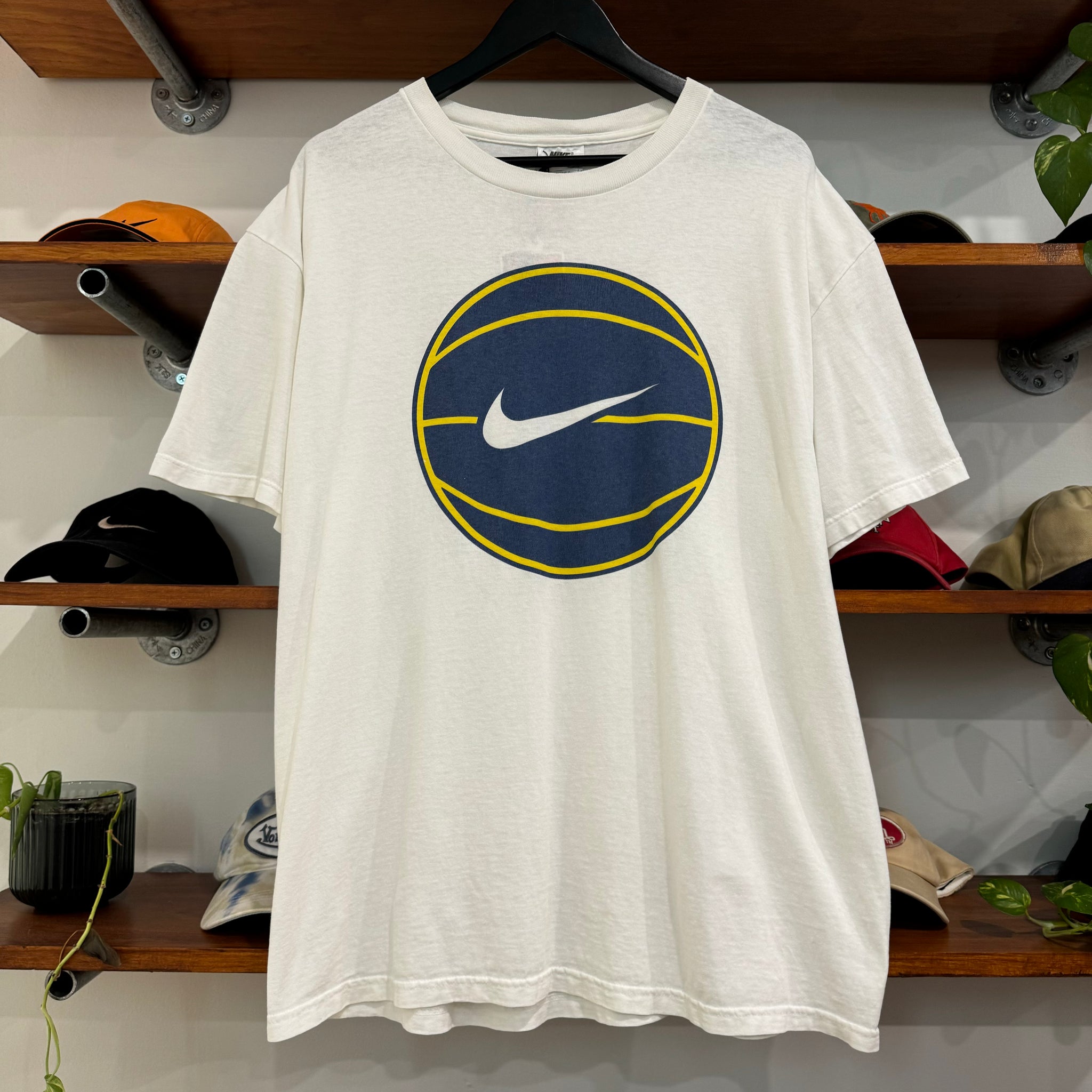 1990'S NIKE BASKETBALL GRAPHIC TEE - L/XL
