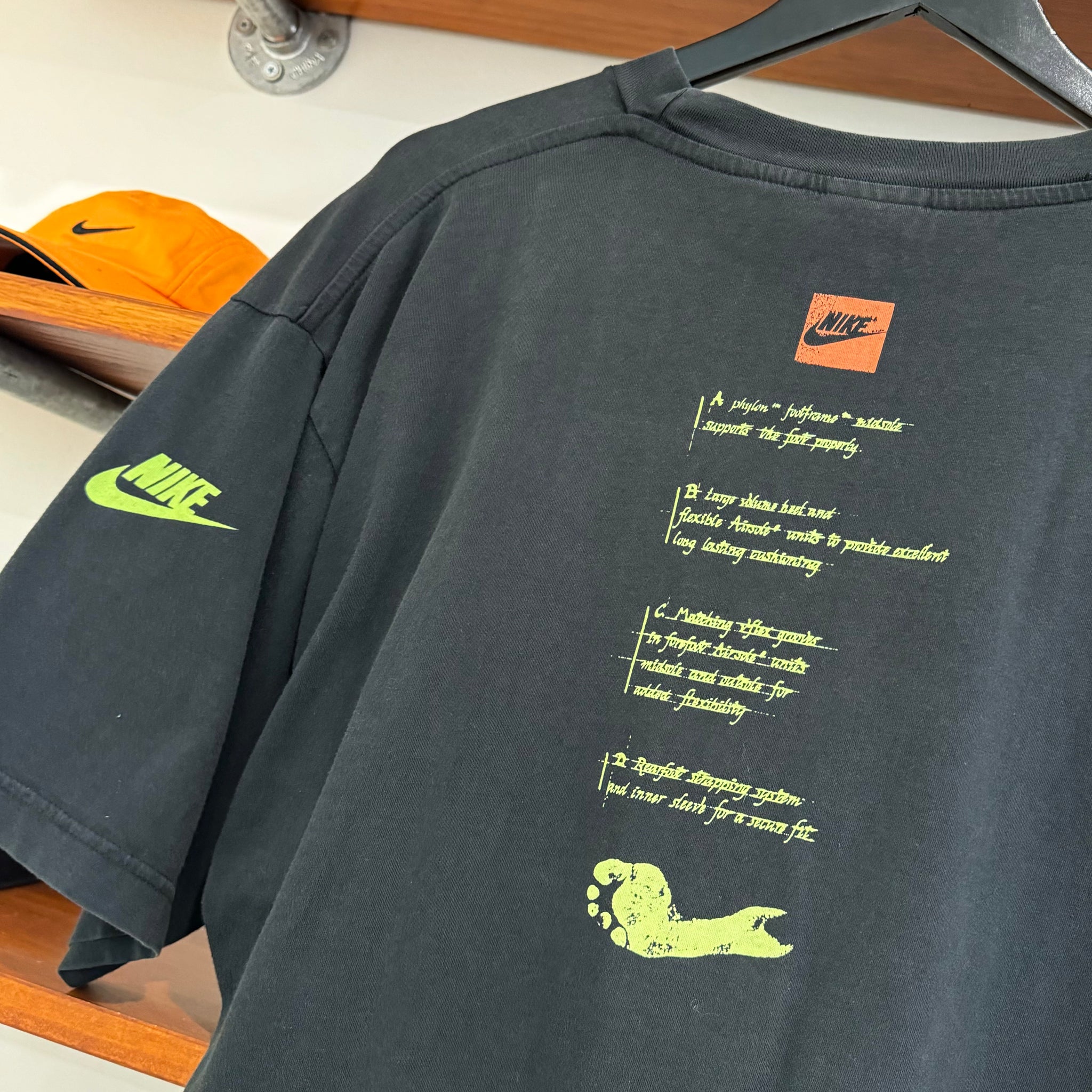 1990'S NIKE FOOTPRINT GRAPHIC TEE - L
