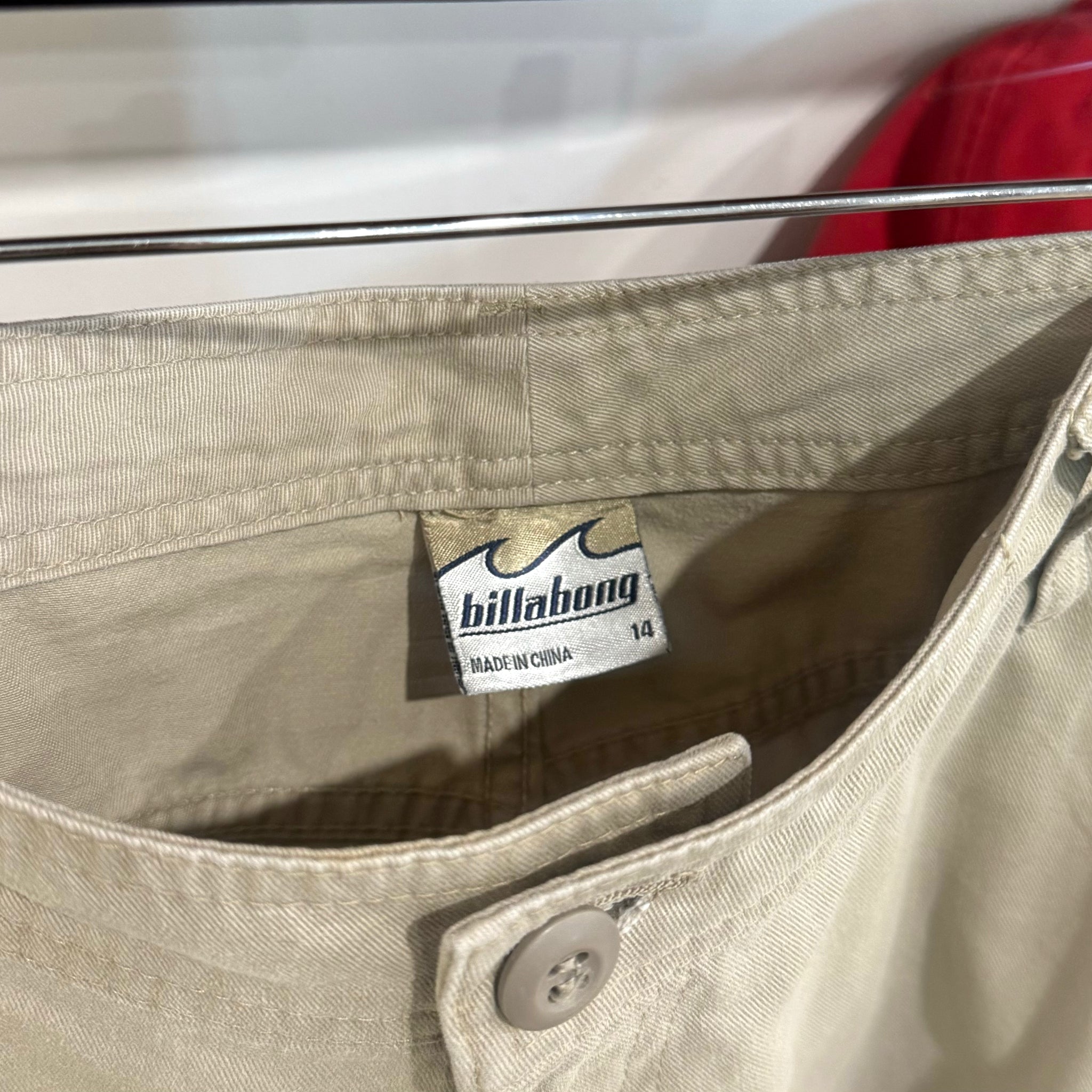 2000'S BILLABONG CARGO SHORTS - 32
