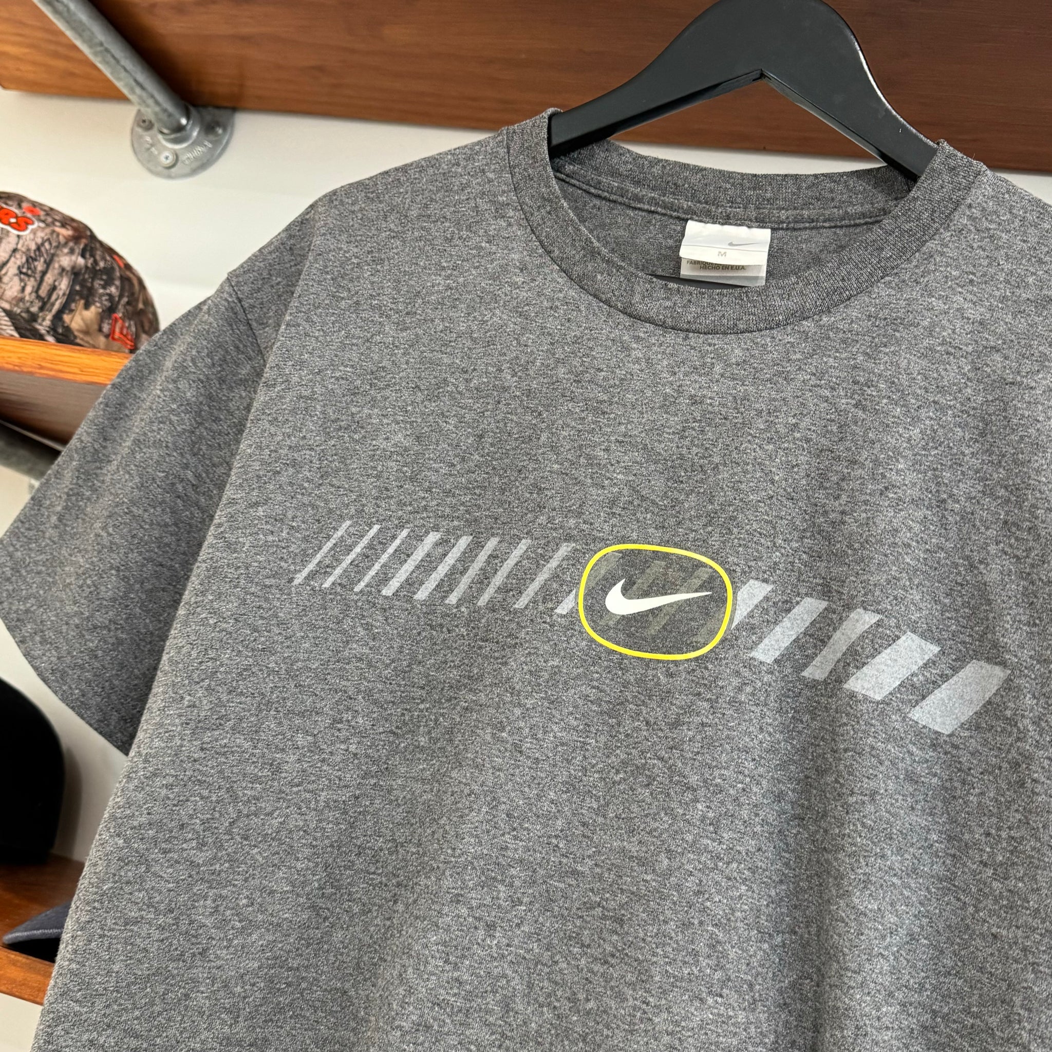 2000'S NIKE SWOOSH GRAPHIC TEE - M
