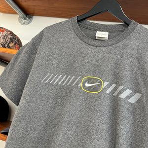 2000'S NIKE SWOOSH GRAPHIC TEE - M