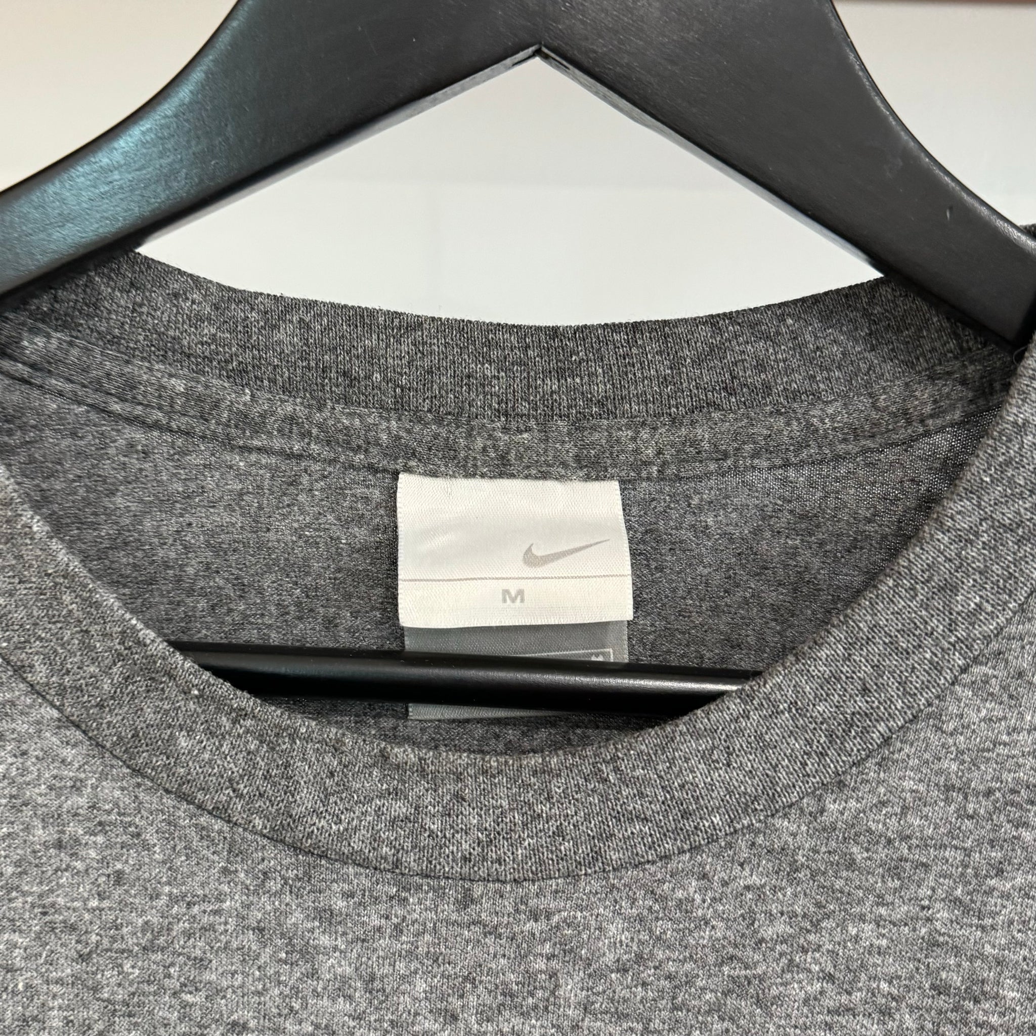 2000'S NIKE SWOOSH GRAPHIC TEE - M