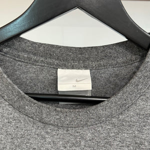 2000'S NIKE SWOOSH GRAPHIC TEE - M