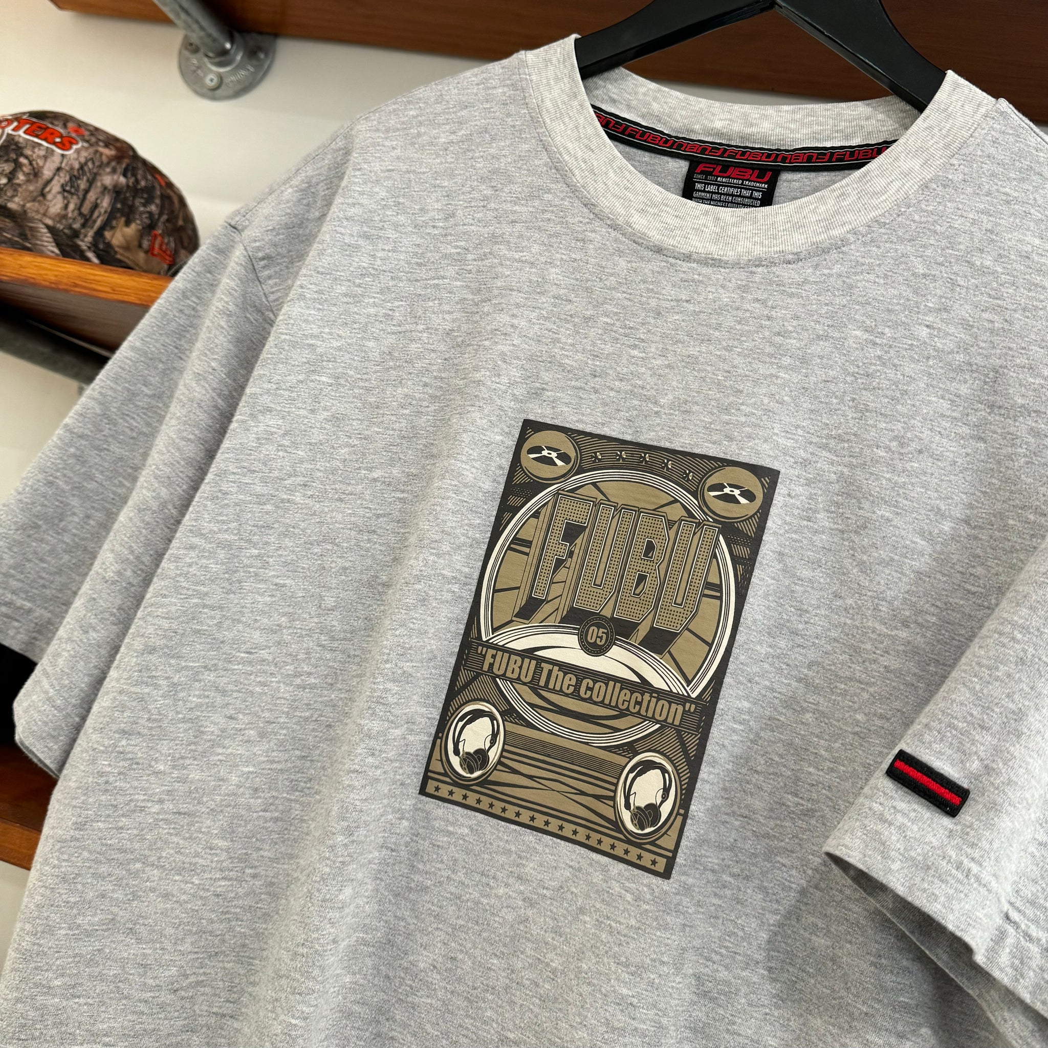 2005 FUBU 'THE COLLECTION' GRAPHIC TEE - L