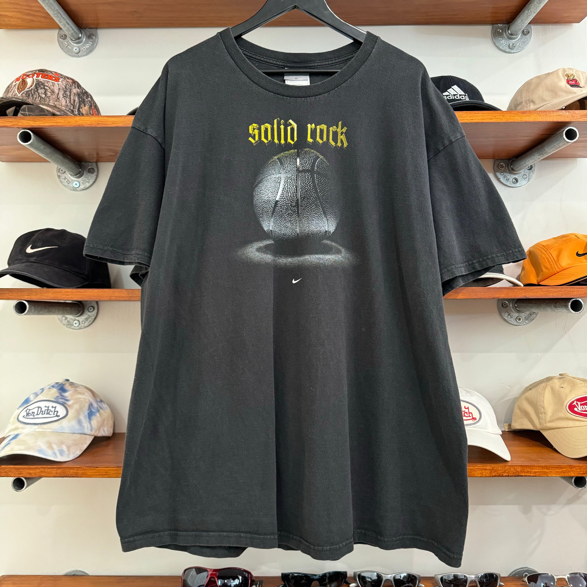 2000'S NIKE 'SOLID ROCK' BASKETBALL GRAPHIC TEE - XL/XXL