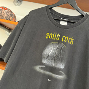 2000'S NIKE 'SOLID ROCK' BASKETBALL GRAPHIC TEE - XL/XXL