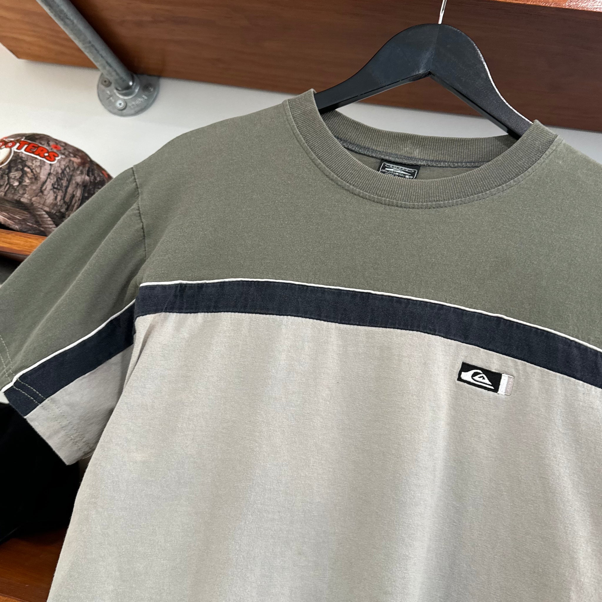2000'S QUIKSILVER EMBROIDERED TEE - XS