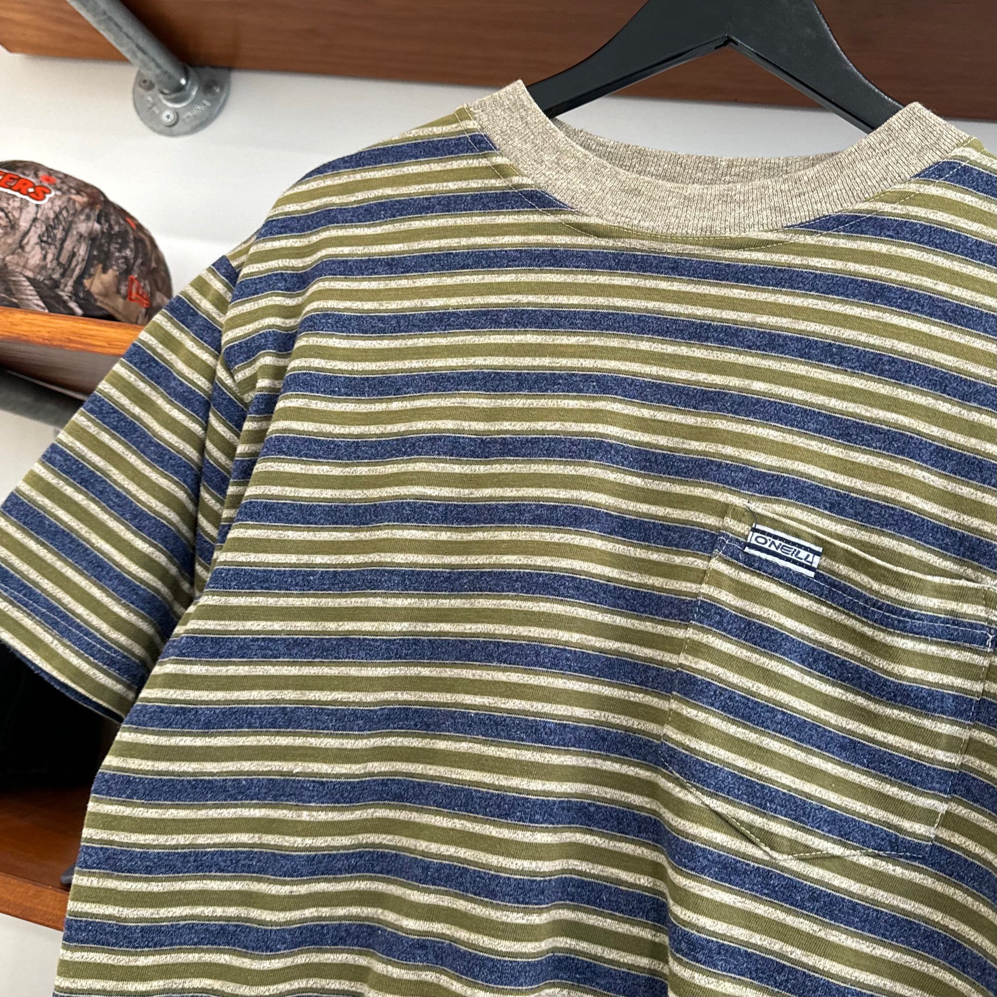 2000'S O'NEILL STRIPED TEE - M