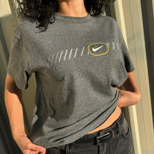 2000'S NIKE SWOOSH GRAPHIC TEE - M