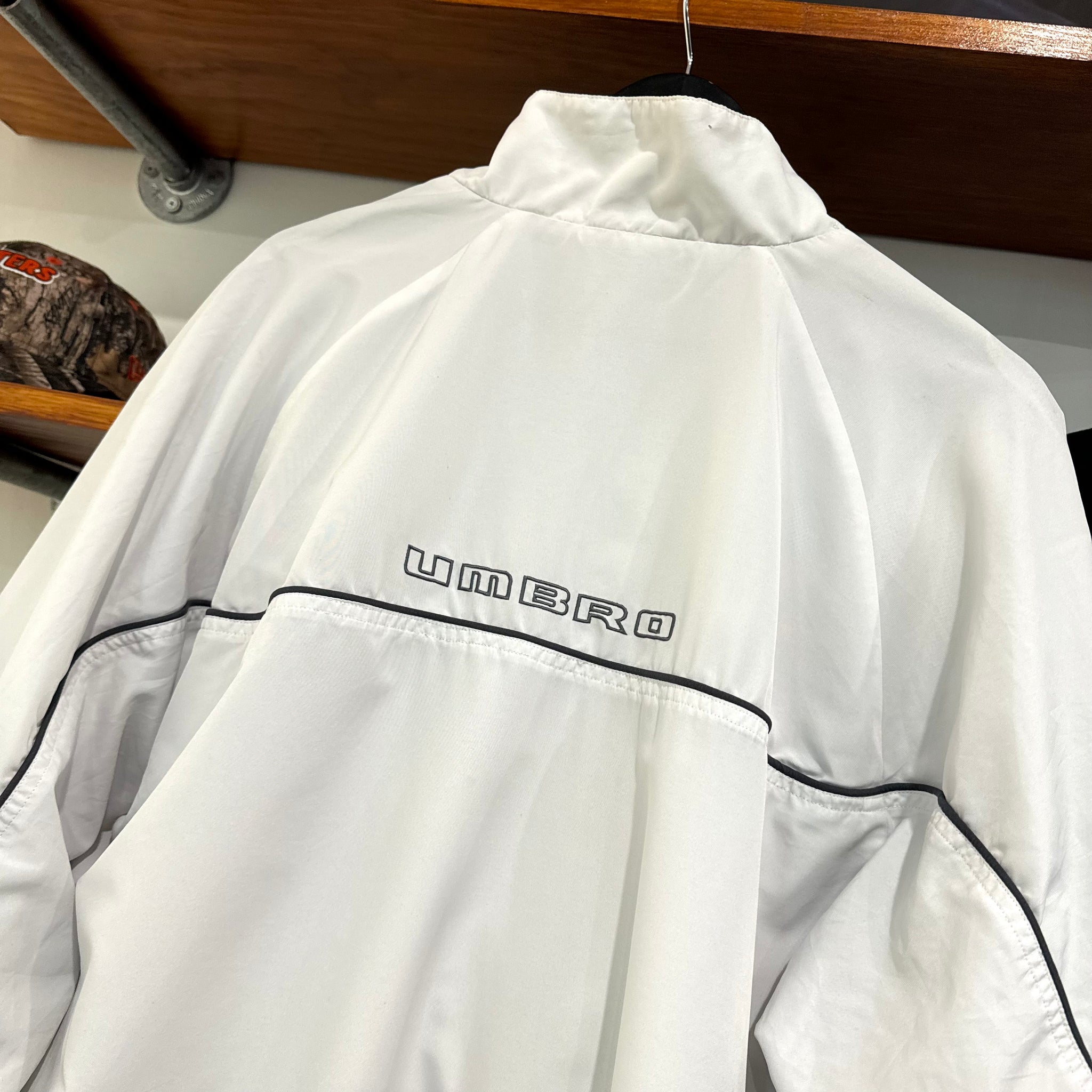 1990'S UMBRO EMBROIDERED JACKET - L/XL