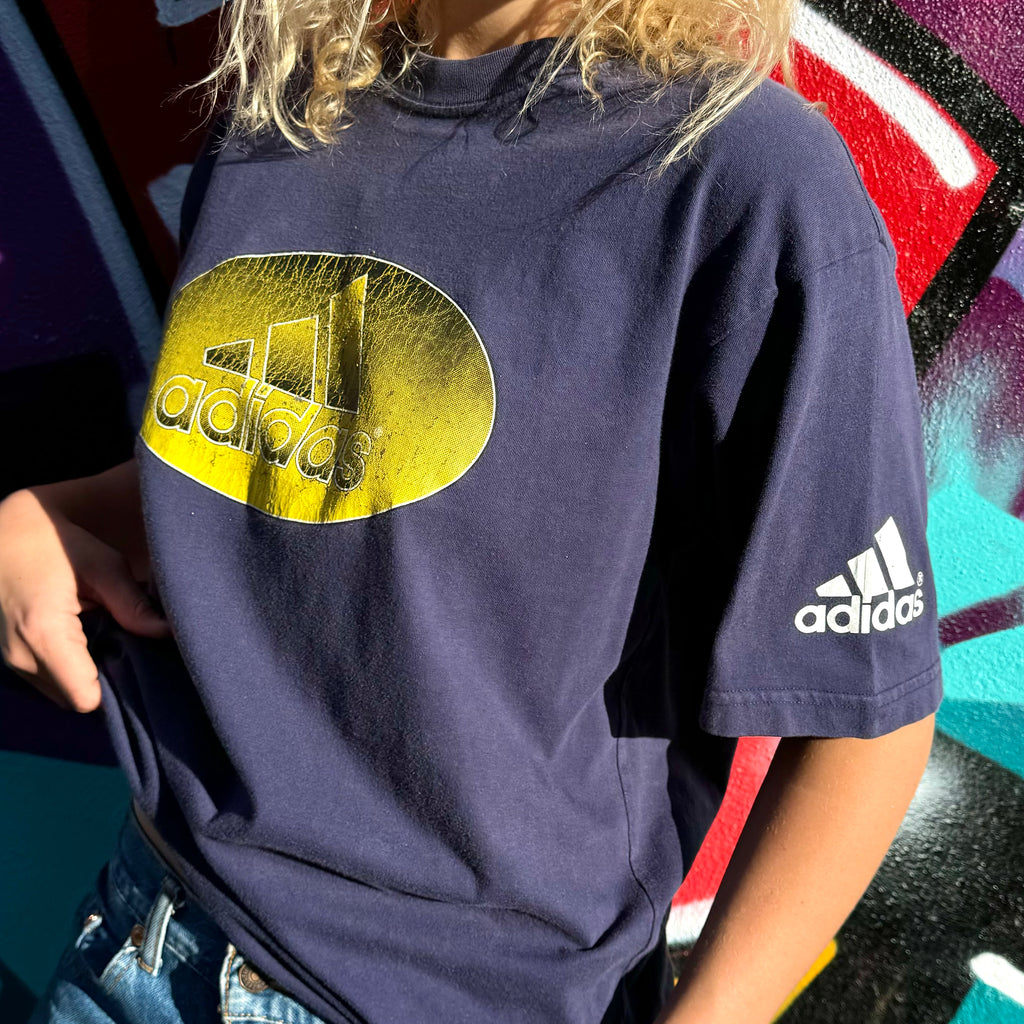 2000'S ADIDAS GRAPHIC TEE - L