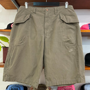 2000'S NIKE LOGO CARGO SHORTS - 36