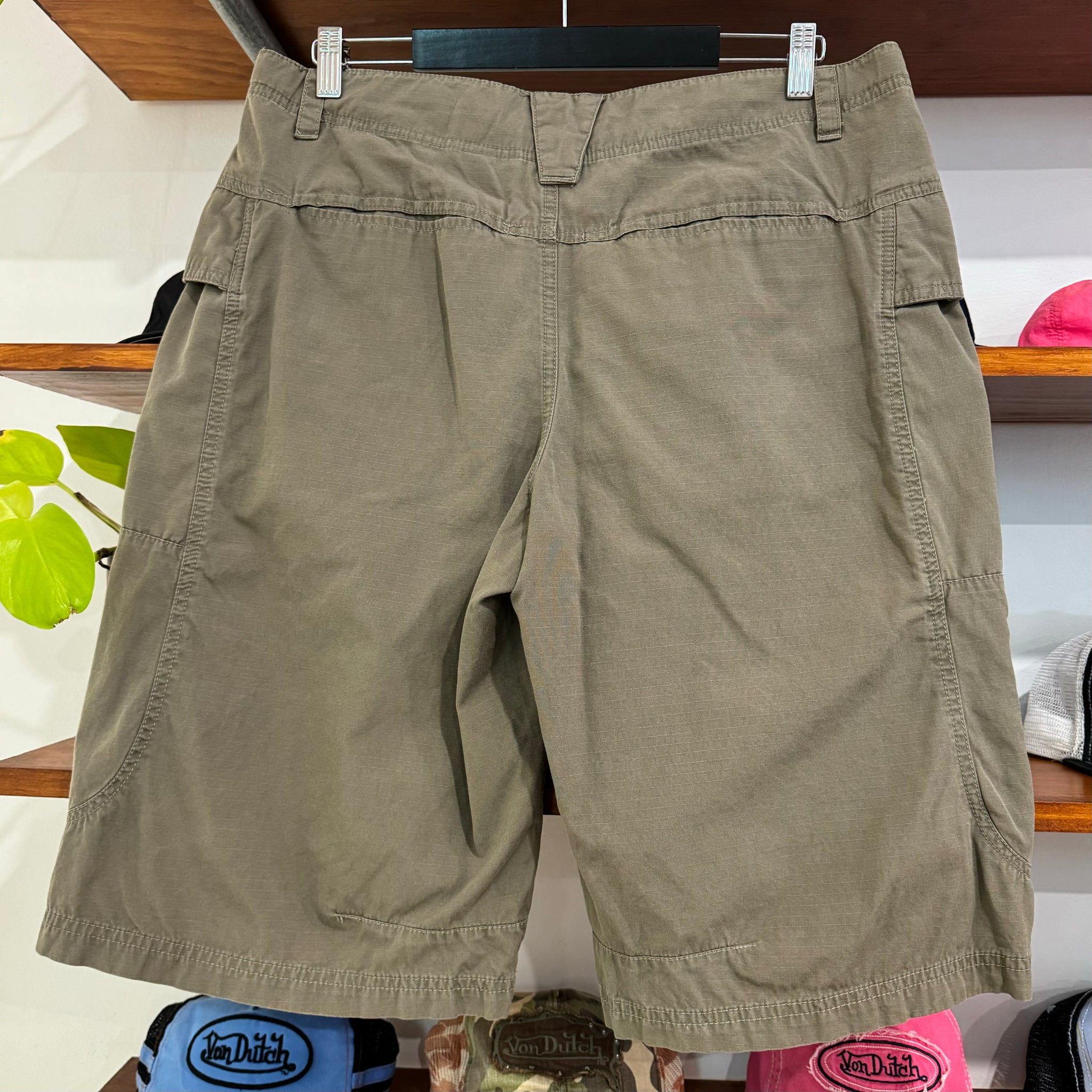 2000'S NIKE LOGO CARGO SHORTS - 36