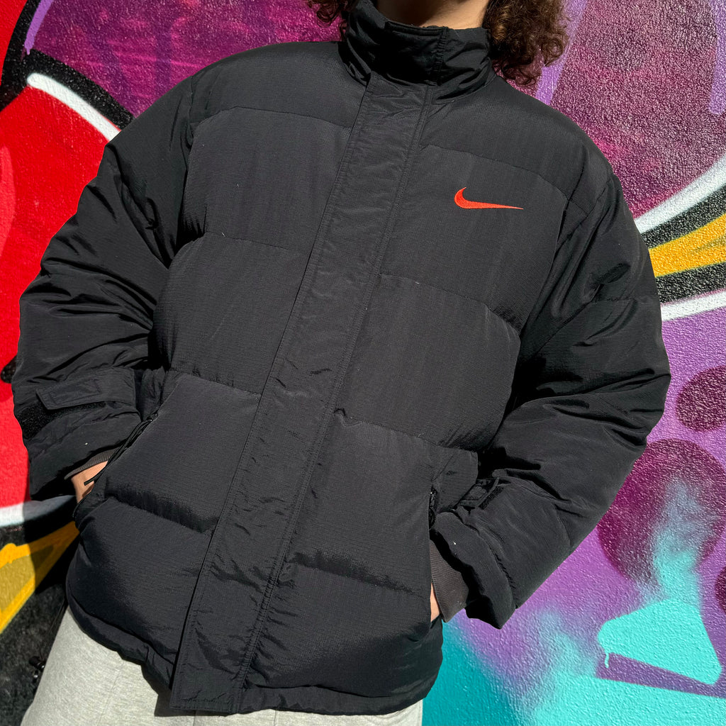 1990'S NIKE SWOOSH PUFFER JACKET - L