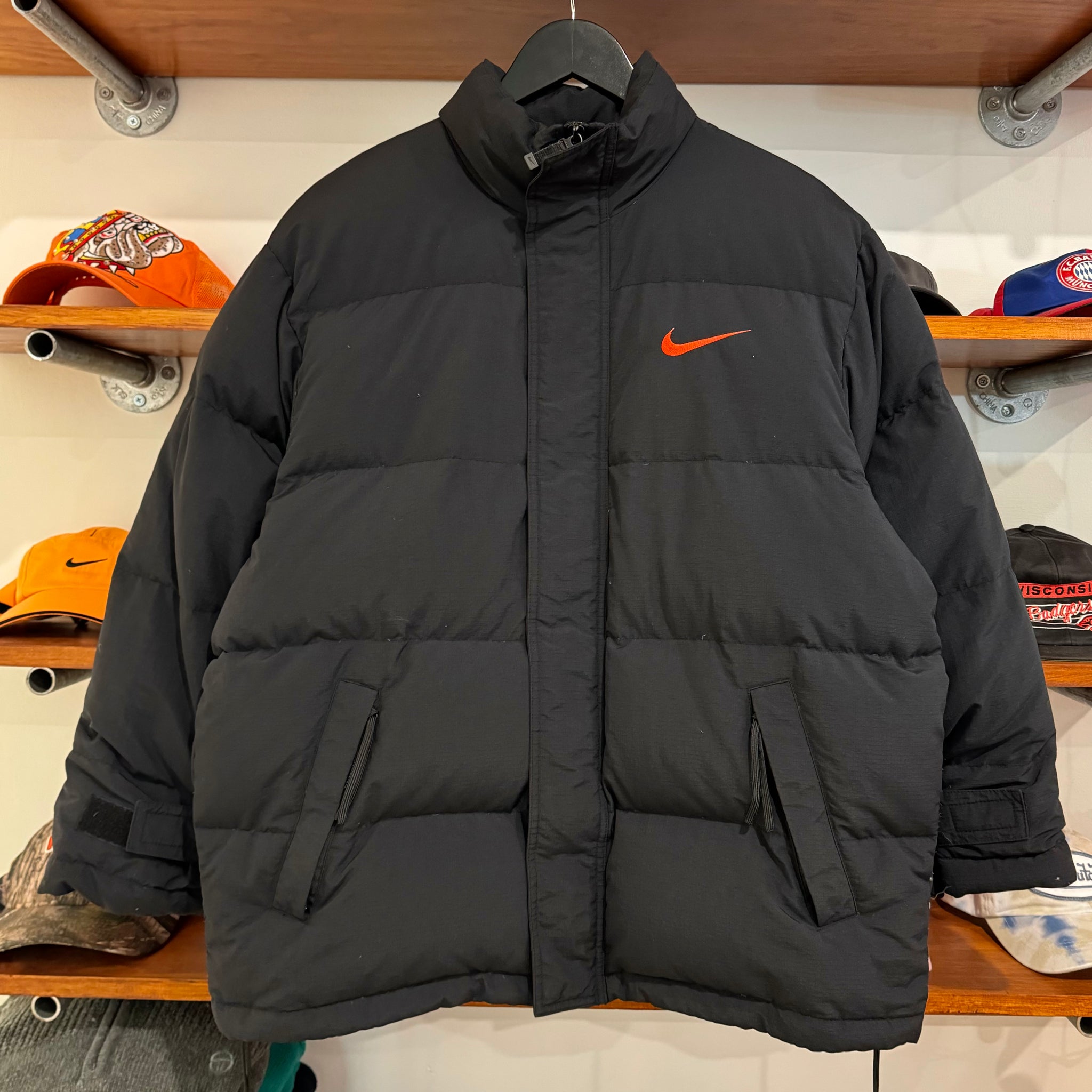 1990'S NIKE SWOOSH PUFFER JACKET - L
