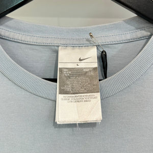 2000'S NIKE SWOOSH GRAPHIC TEE - L