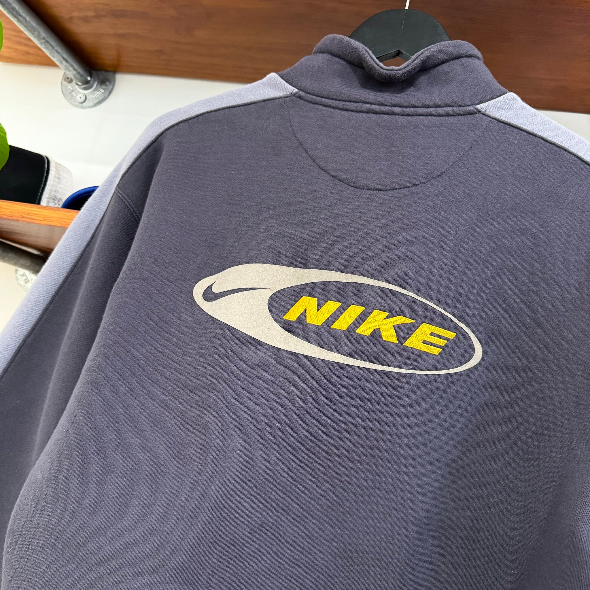 1990'S NIKE EMBROIDERED GRAPHIC 1/4 ZIP - M